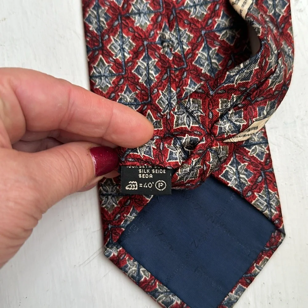 Ermenegildo Zegna Signature Red Blue 100% Silk Jacquard Tie